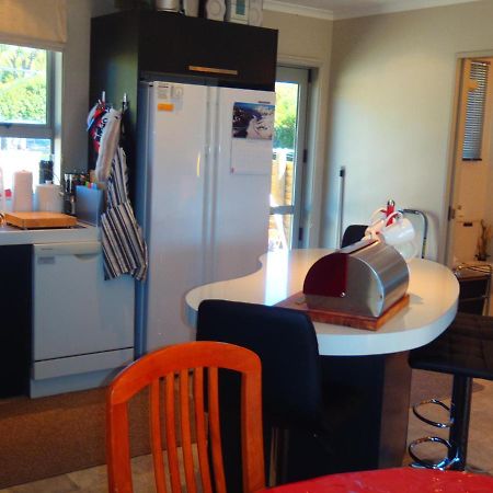 Lakefront Fantail Cottage Lake Hawea, Wanaka Exterior foto