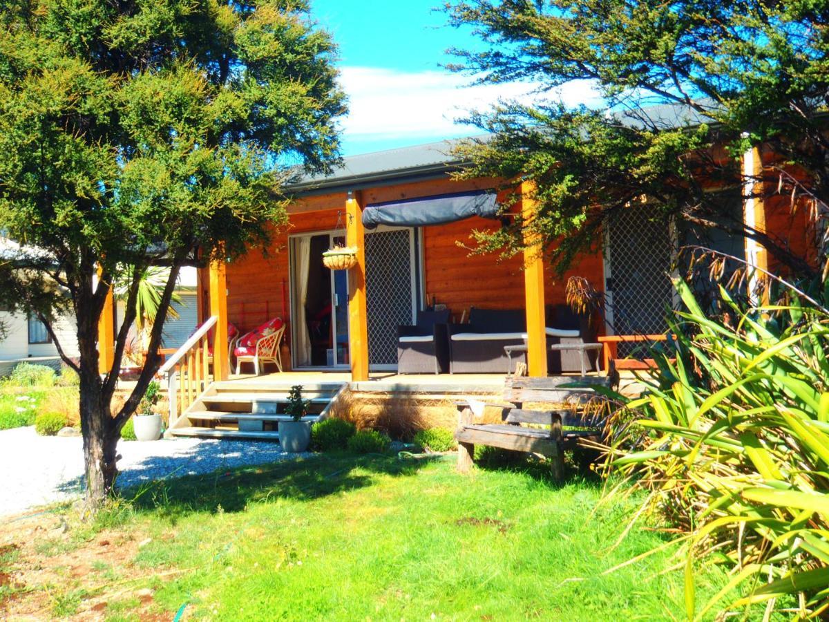 Lakefront Fantail Cottage Lake Hawea, Wanaka Exterior foto